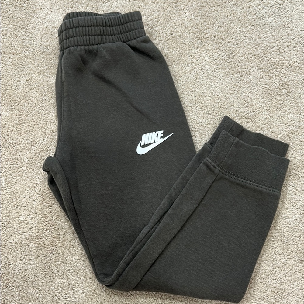 Nike Black Joggers with Elastic Waistband and Tapered Ankles